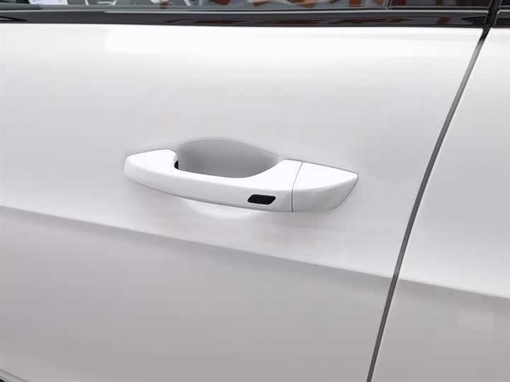 Фото 18 - Bestune T90