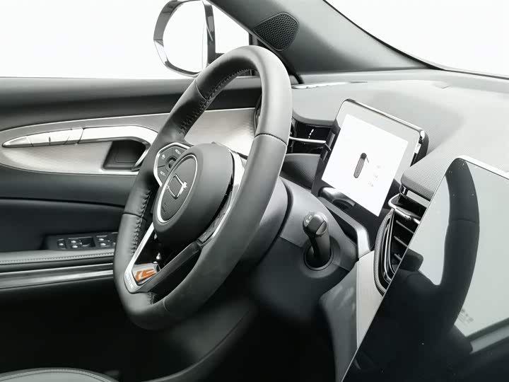 Фото 22 - Bestune T90