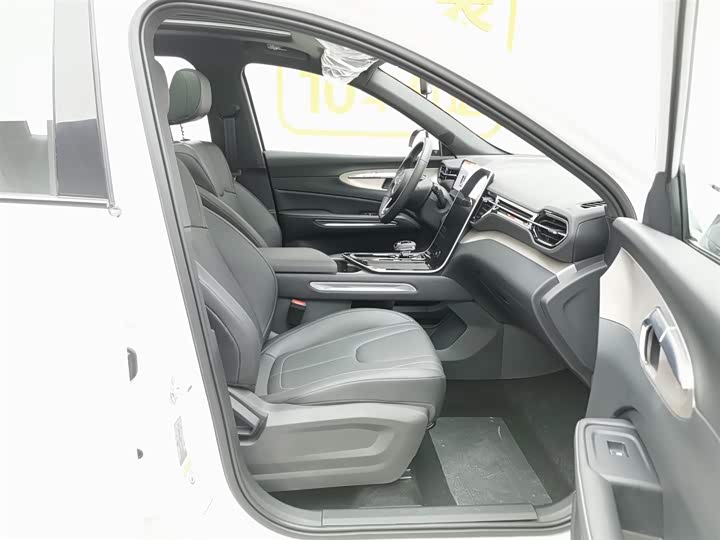 Фото 23 - Bestune T90