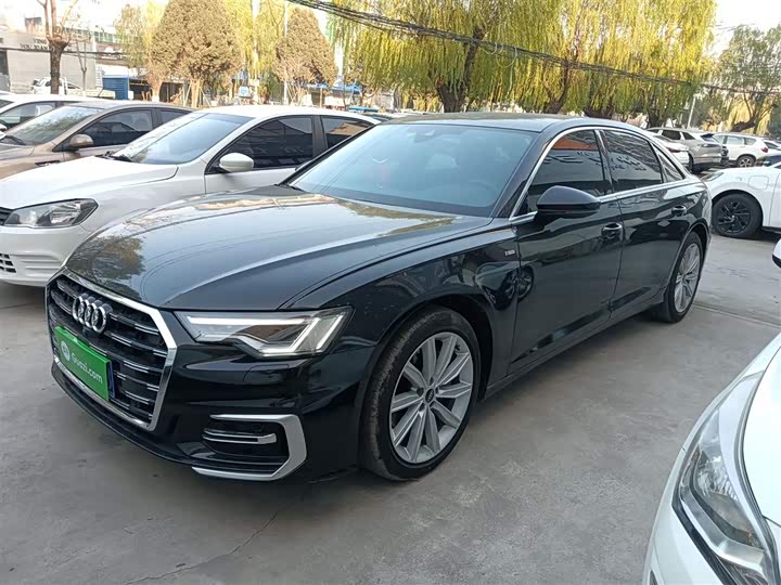 Фото 1 - Audi A6L