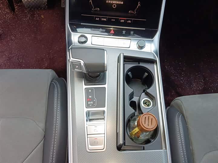 Фото 14 - Audi A6L