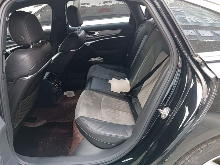 Фото 17 - Audi A6L