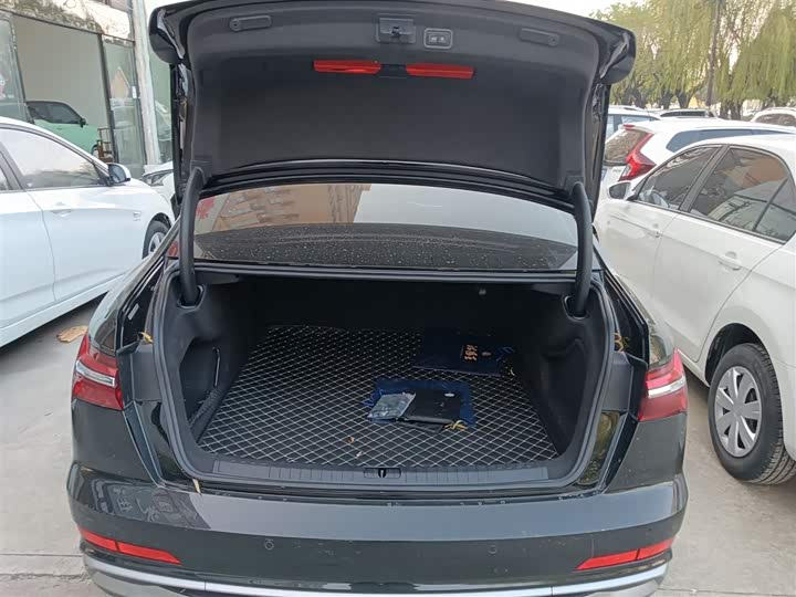 Фото 19 - Audi A6L