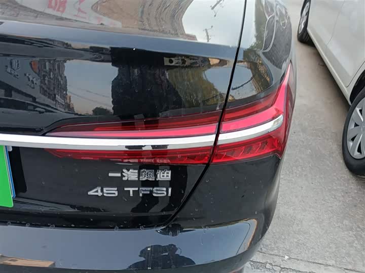 Фото 8 - Audi A6L