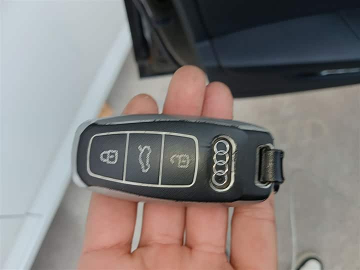 Фото 9 - Audi A6L