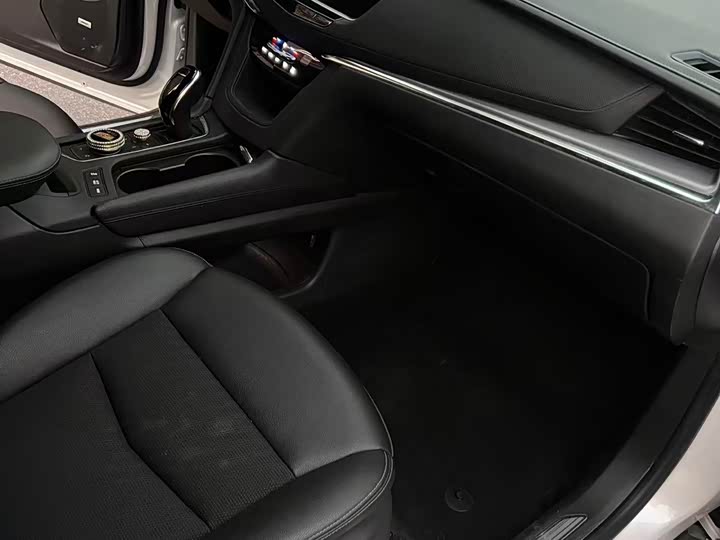 Фото 11 - Cadillac XT5