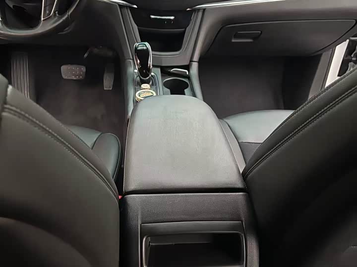 Фото 13 - Cadillac XT5