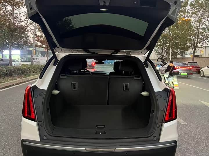 Фото 18 - Cadillac XT5