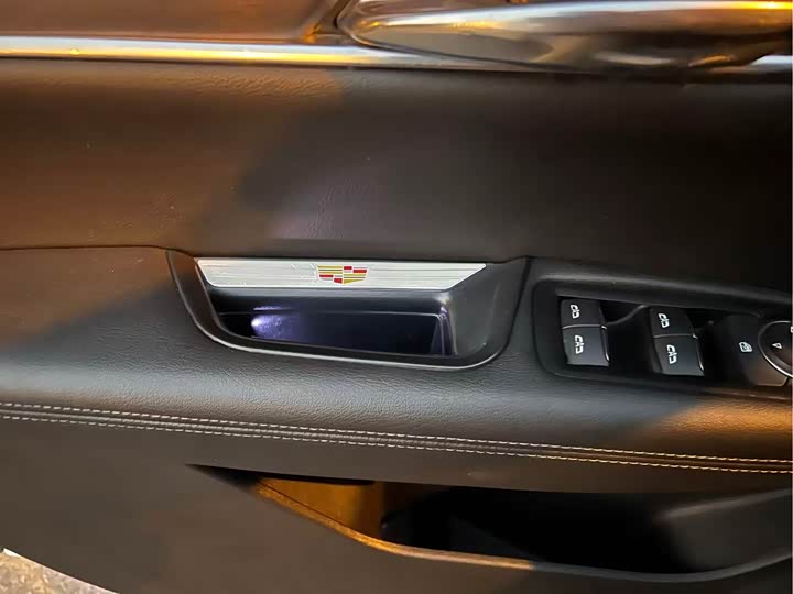 Фото 21 - Cadillac XT5