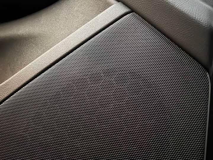 Фото 22 - Cadillac XT5