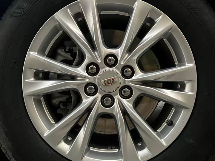 Фото 25 - Cadillac XT5