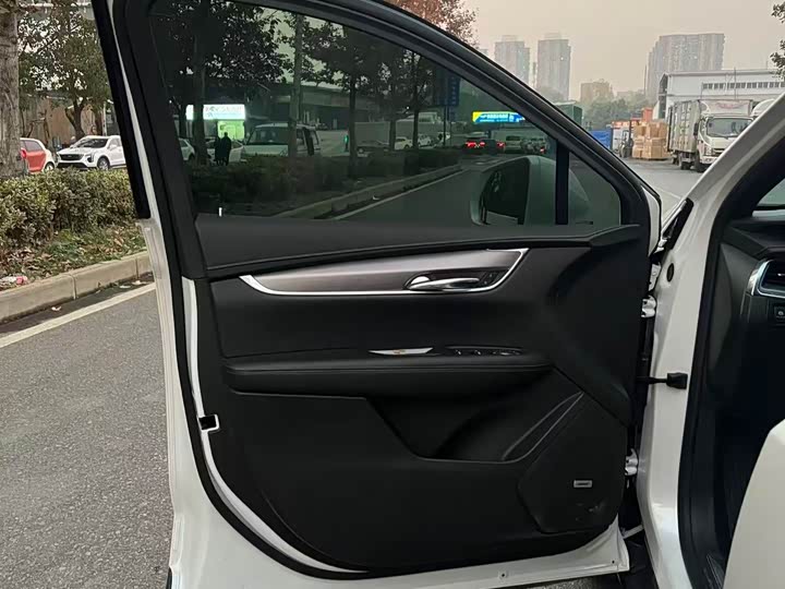 Фото 5 - Cadillac XT5