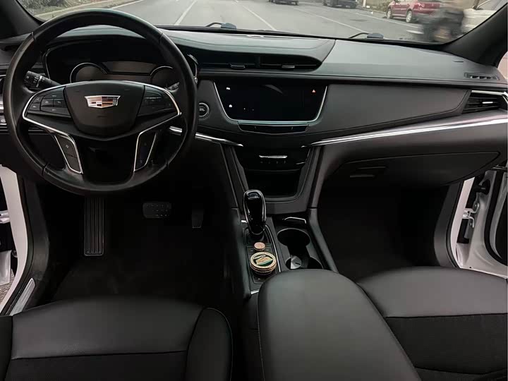 Фото 7 - Cadillac XT5