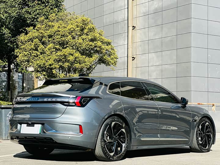 Фото 10 - Zeekr 001