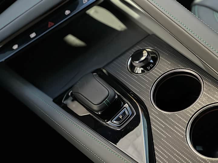 Фото 12 - Zeekr 001