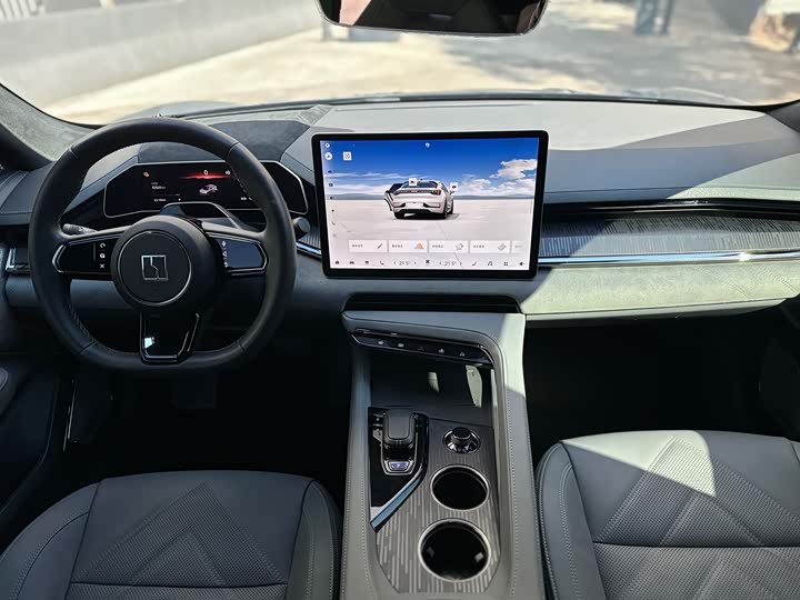 Фото 4 - Zeekr 001