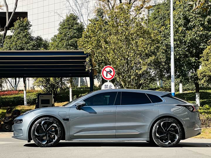 Фото 7 - Zeekr 001