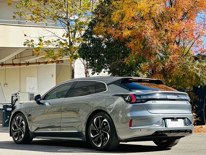 Фото 8 - Zeekr 001