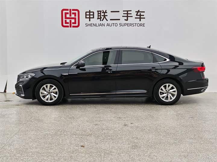 Фото 4 - Volkswagen Passat Hybrid