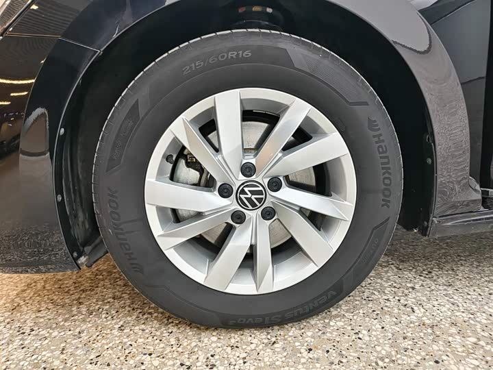 Фото 7 - Volkswagen Passat Hybrid