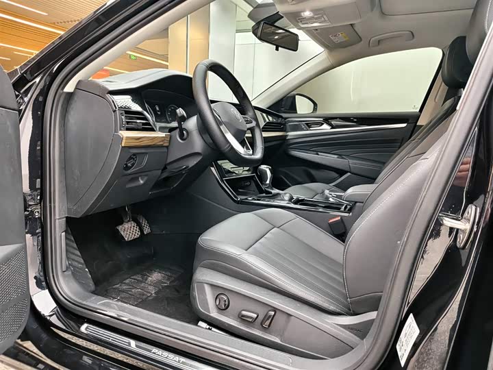 Фото 8 - Volkswagen Passat Hybrid