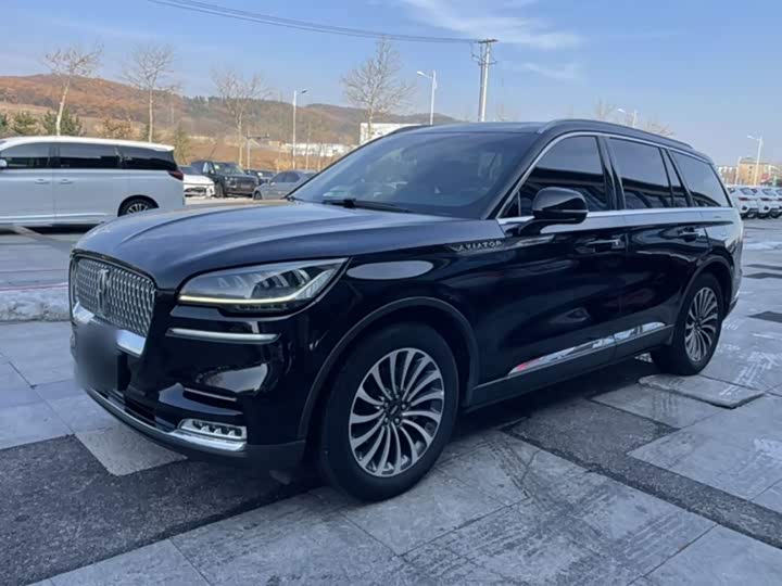 Фото 1 - Lincoln Aviator