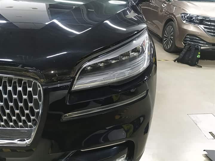 Фото 15 - Lincoln Aviator