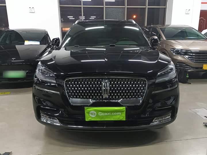 Фото 19 - Lincoln Aviator