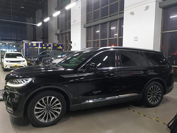 Фото 21 - Lincoln Aviator