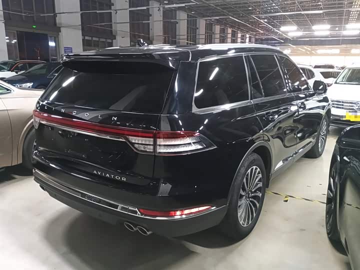 Фото 23 - Lincoln Aviator