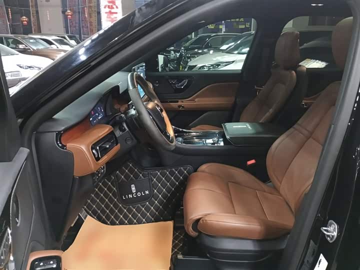 Фото 7 - Lincoln Aviator