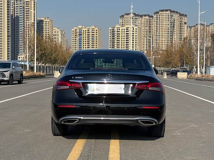 Фото 18 - Mercedes-Benz E-Class