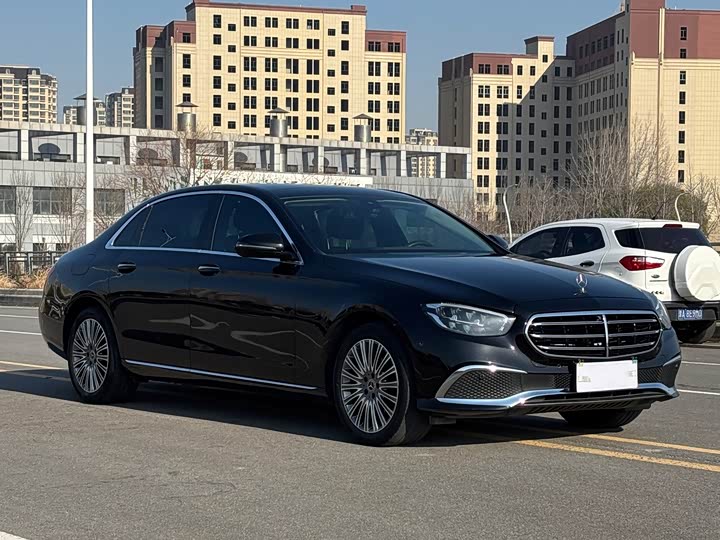 Фото 3 - Mercedes-Benz E-Class