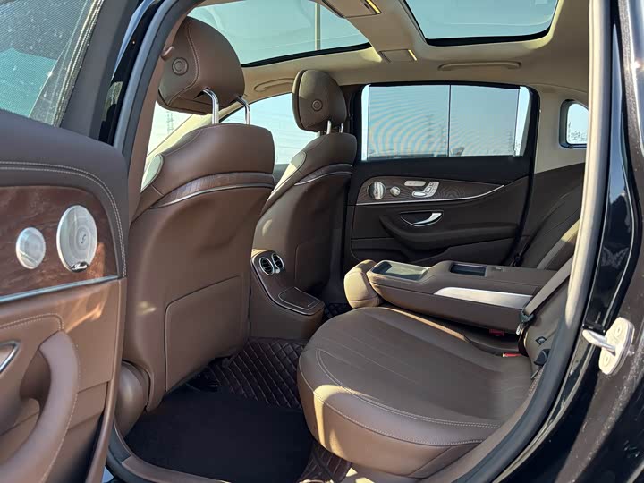 Фото 7 - Mercedes-Benz E-Class