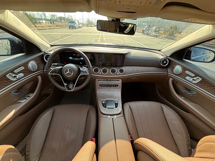 Фото 8 - Mercedes-Benz E-Class