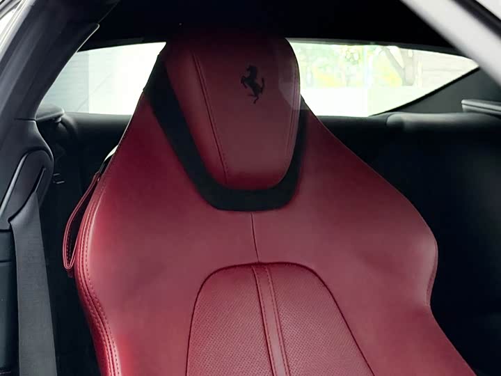 Фото 11 - Ferrari Roma