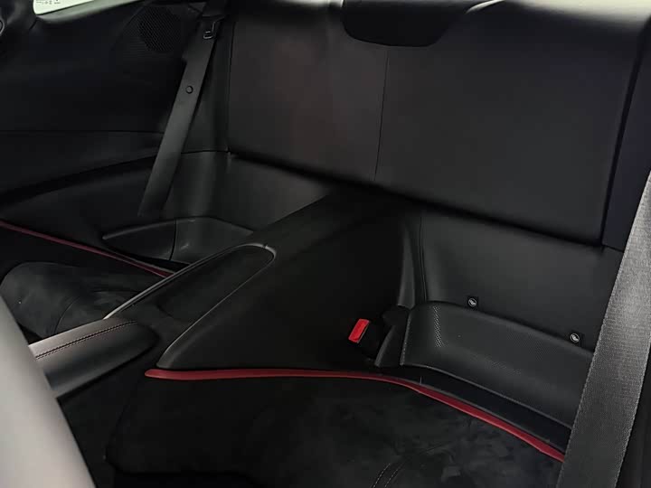 Фото 12 - Ferrari Roma