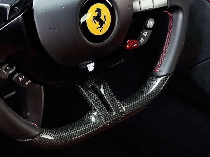 Фото 14 - Ferrari Roma