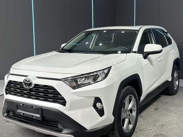 Фото 1 - Toyota RAV4