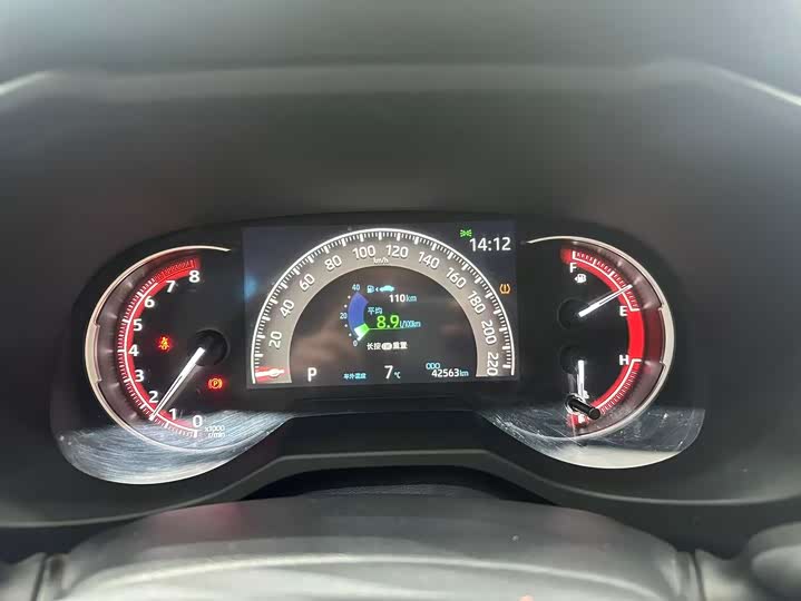 Фото 12 - Toyota RAV4