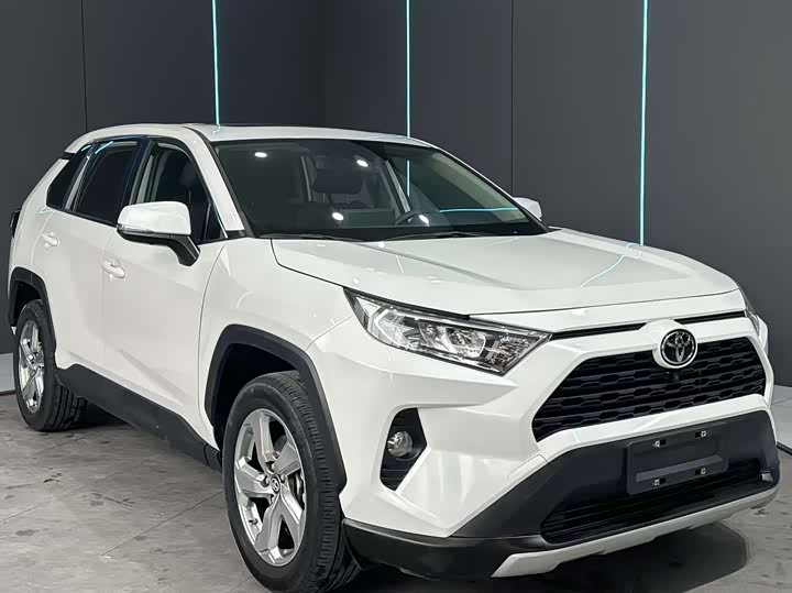 Фото 3 - Toyota RAV4