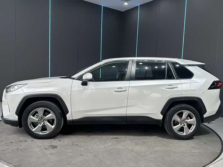 Фото 4 - Toyota RAV4