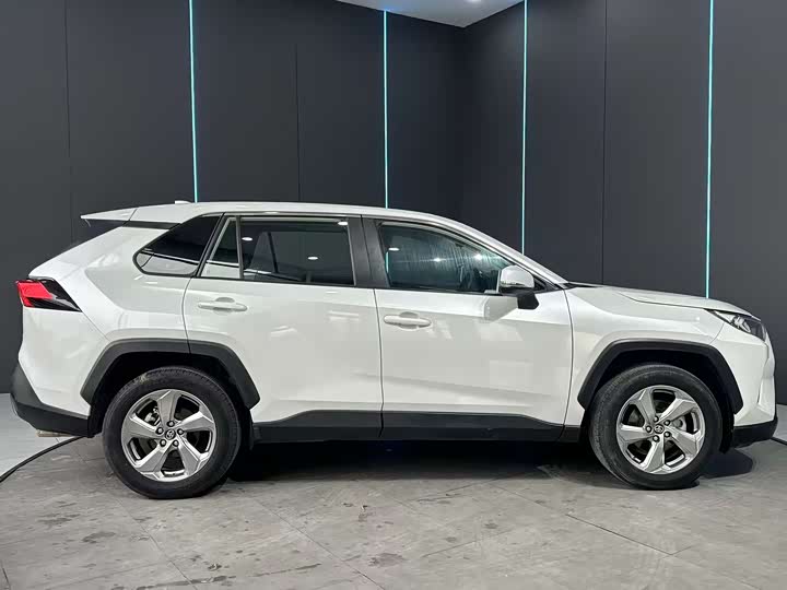 Фото 5 - Toyota RAV4