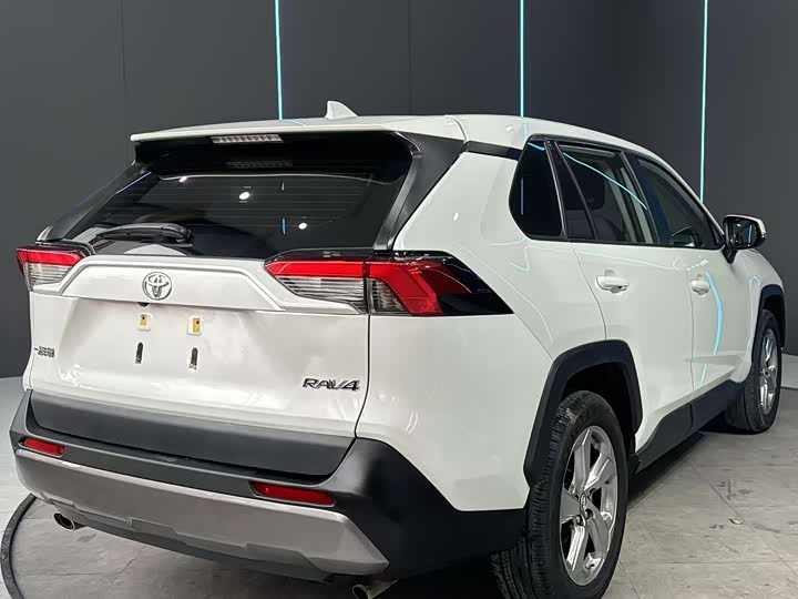 Фото 6 - Toyota RAV4