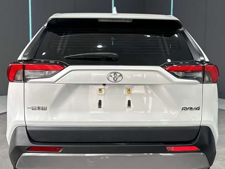 Фото 7 - Toyota RAV4