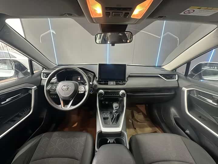 Фото 9 - Toyota RAV4