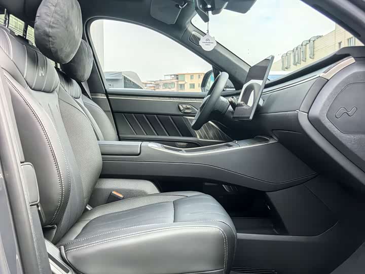 Фото 23 - Nio Onvo L90