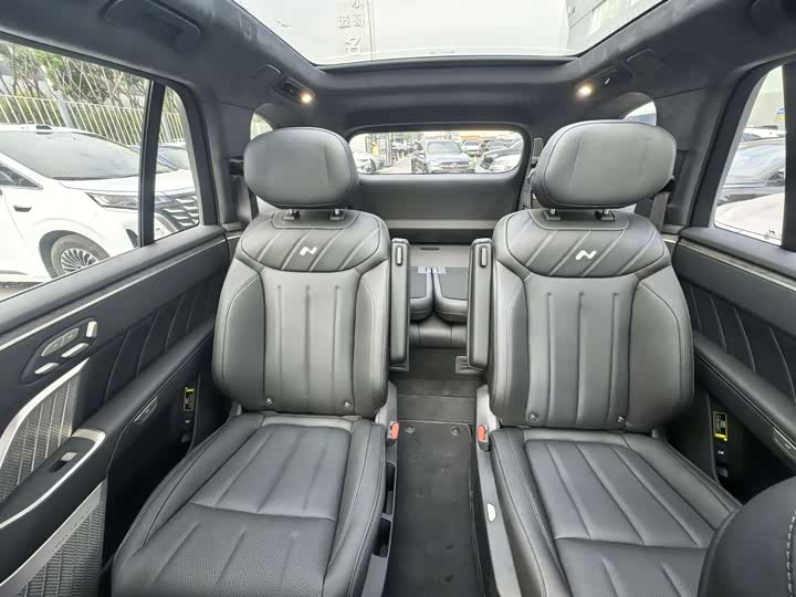 Фото 24 - Nio Onvo L90