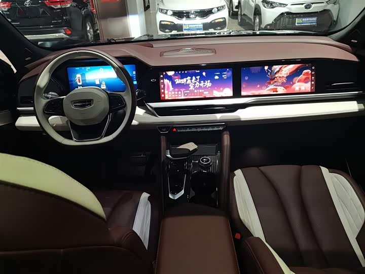 Фото 10 - Geely Monjaro