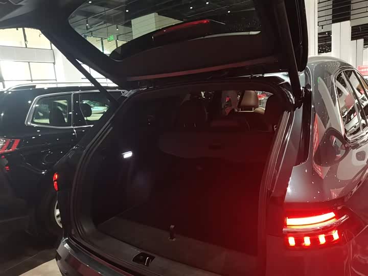 Фото 19 - Geely Monjaro